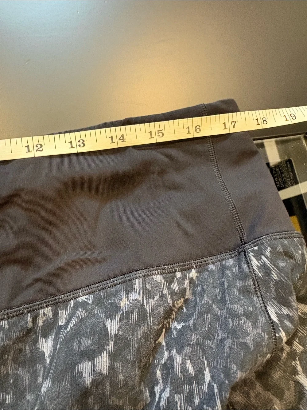 Lululemon Athletica Women's Speed-Up Gray/Black Athletic Shorts - Picture 9 of 12